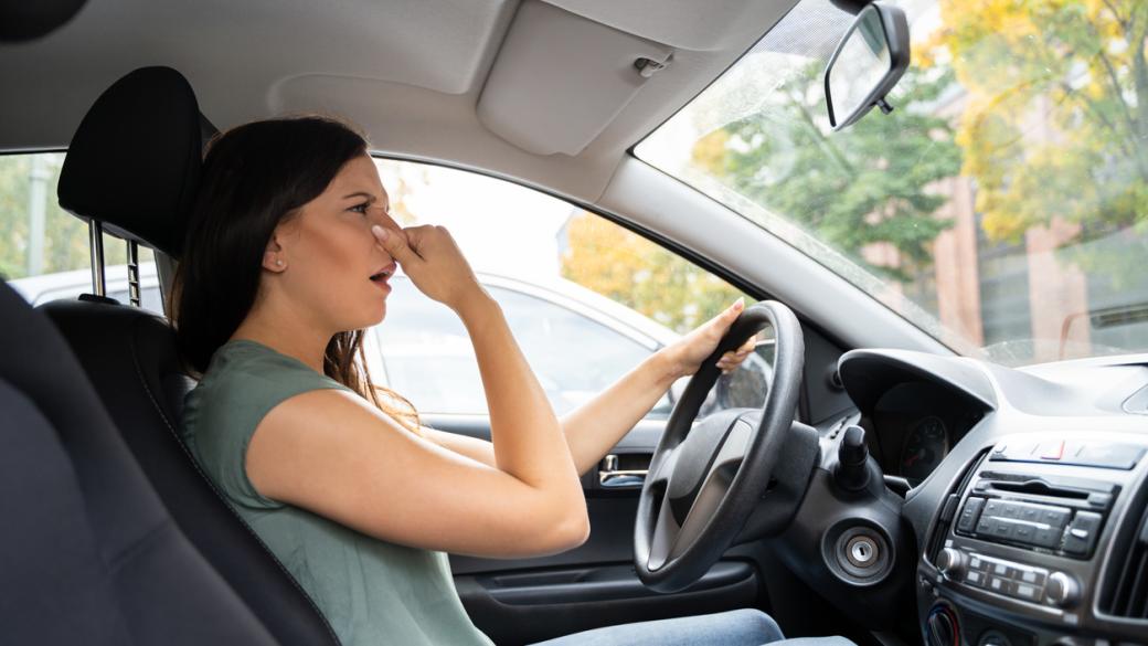 Van brandlucht tot rotte eieren: dit vertelt de geur van je auto  